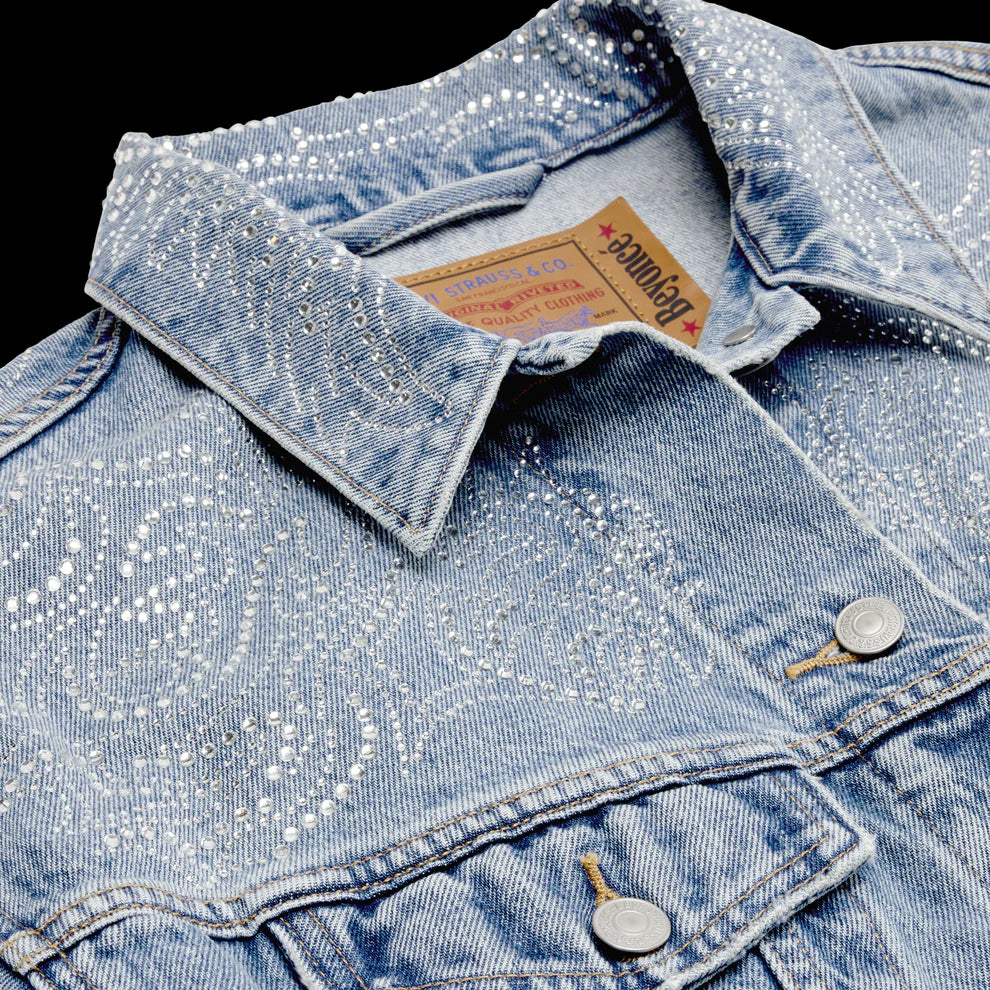 BEYONCÉ X LEVI’S® ‘90S SHRUNKEN TRUCKER WESTERN CRYSTAL